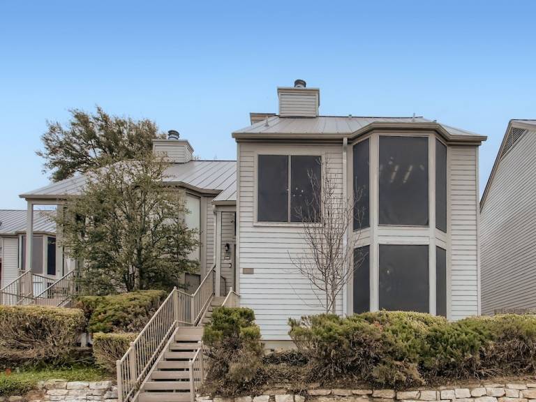 House Lakeway
