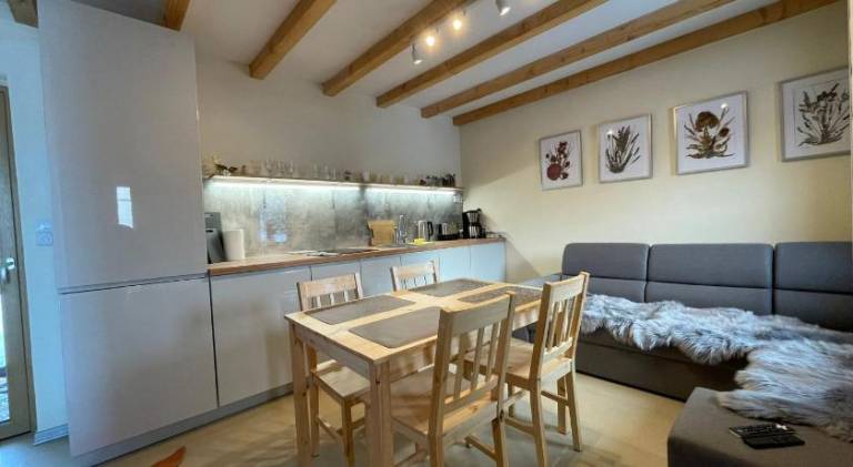 Apartment with pool — photo 4