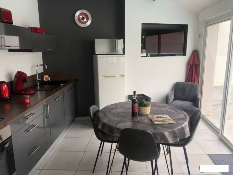 House with terrace, BBQ & private pool | City view — photo 3