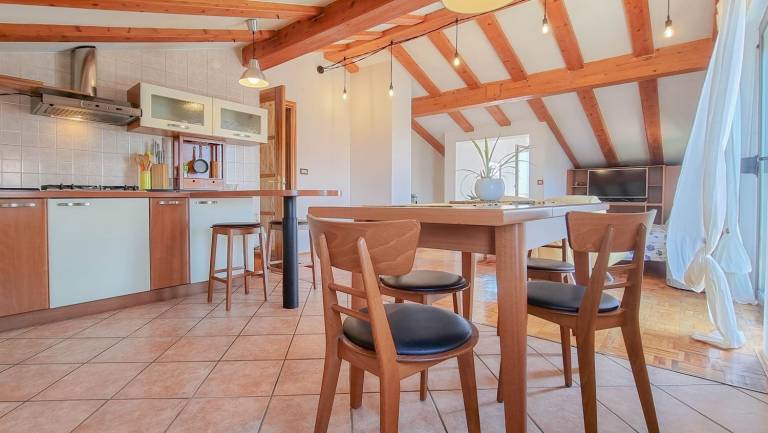 Comfortable flat with sea view, corner bath, barbecue, WiFi — photo 3