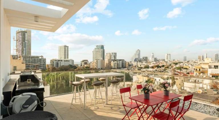 Apartment with garden & terrace | Near Neve Tzedek in Tel Aviv