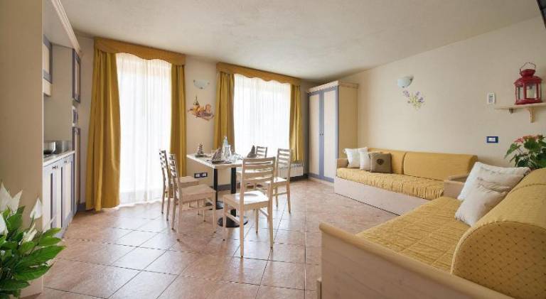 Pleasant serviced apartment with pool, yard & grill | Ski nearby | Pets are welcome — photo 2