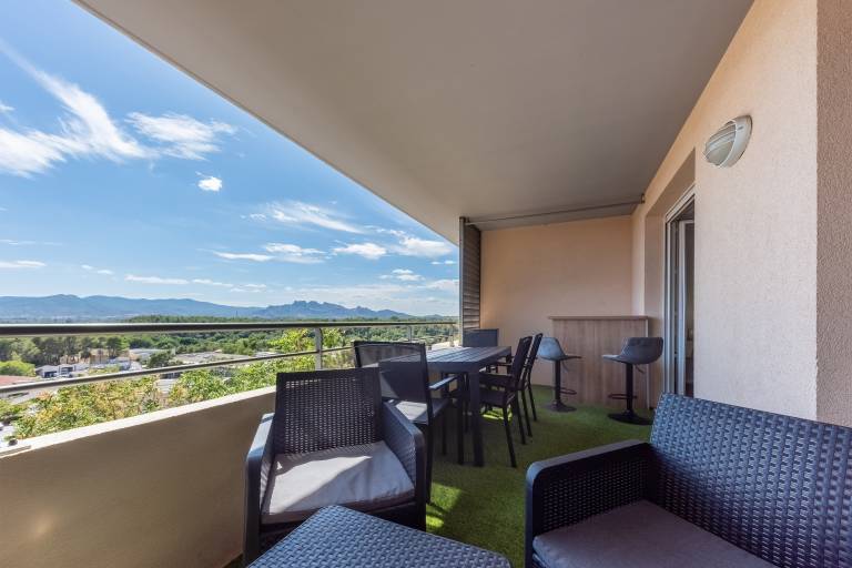 Holiday apartment with terrace & pool — photo 2