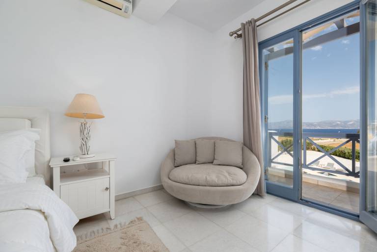 Villa with jacuzzi, yard & barbeque | Beach view — photo 4