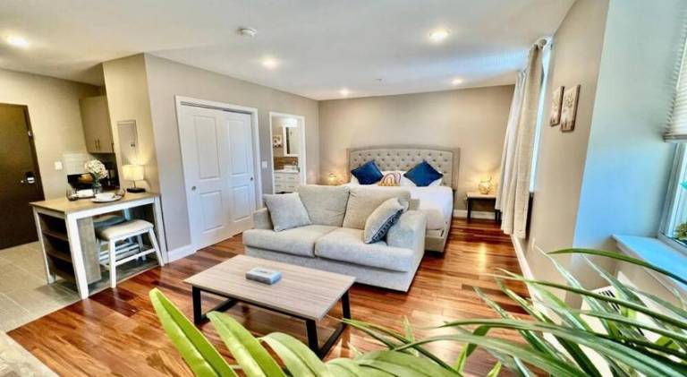 403 Luxury and Comfy King bed in Central city of phily in Philadelphia, PA