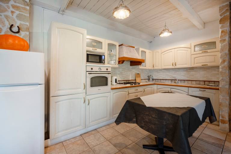 Wonderful villa with terrace, heated pool & yard | Garden view | Perfect for remote work | Pet-friendly — photo 4