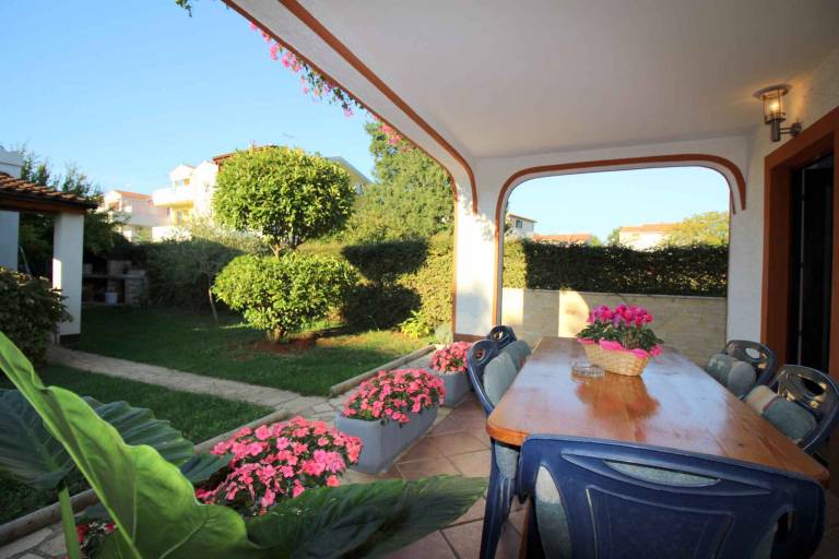 Holiday apartment with terrace — photo 2