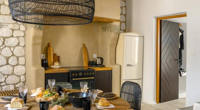 Children-friendly serviced apartment with garden, terrace & jacuzzi | Dogs allowed — photo 3