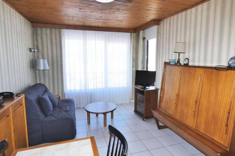 Holiday apartment with pool — photo 4