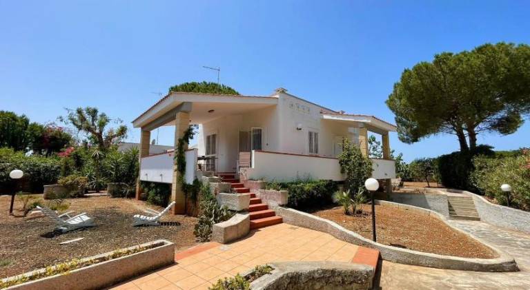 Villa with 3 rooms for 5 persons in Polignano a Mare