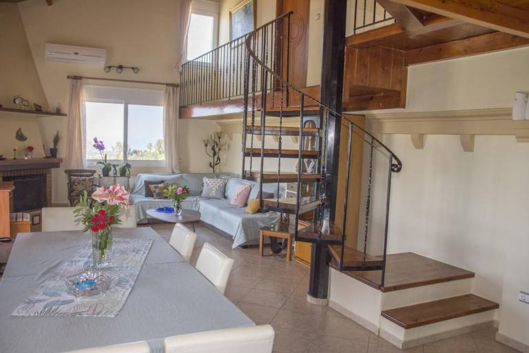Villa with hot tub, garden & barbecue | Water view | Good for workation — photo 5