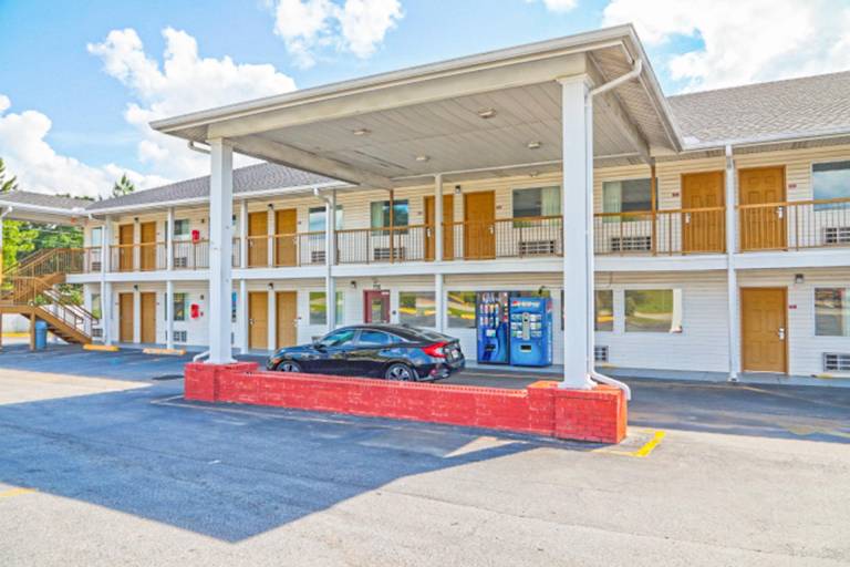 Economy Inn by OYO Ashburn I-75 in Ashburn, GA