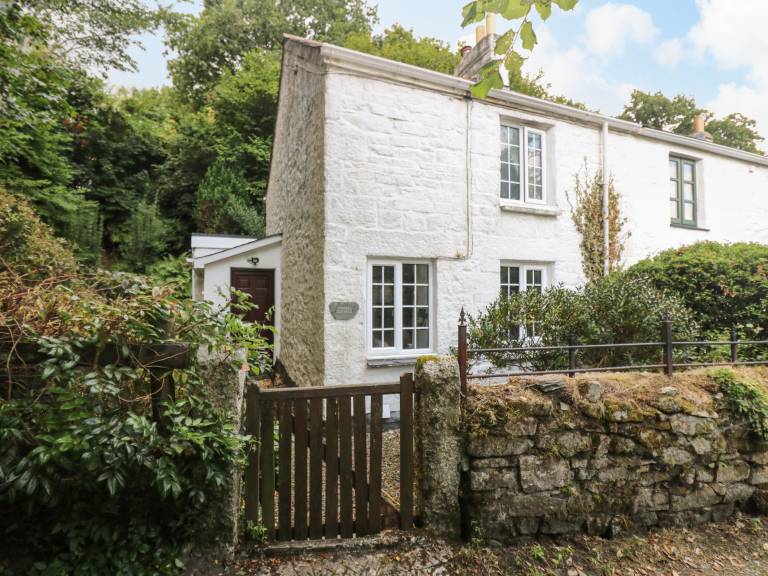 Children-friendly cottage with terrace & garden | Pet-friendly in Cornwall, ON