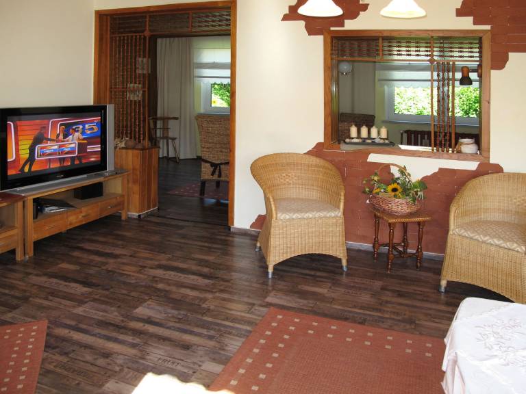 Vacation home with yard, grill & patio — photo 5