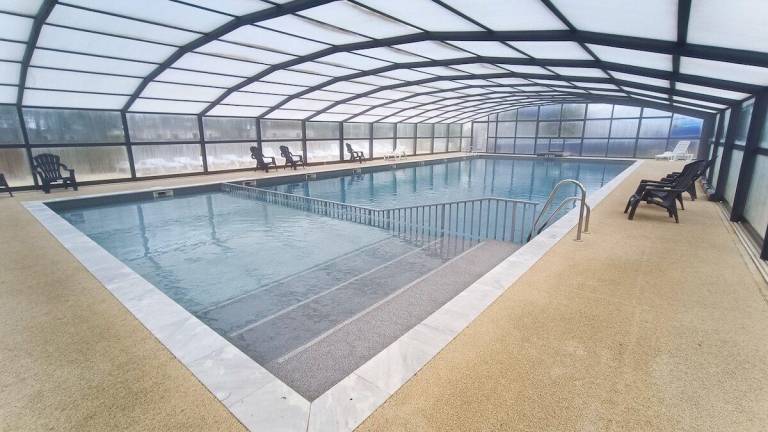 Tent with patio & pool — photo 3