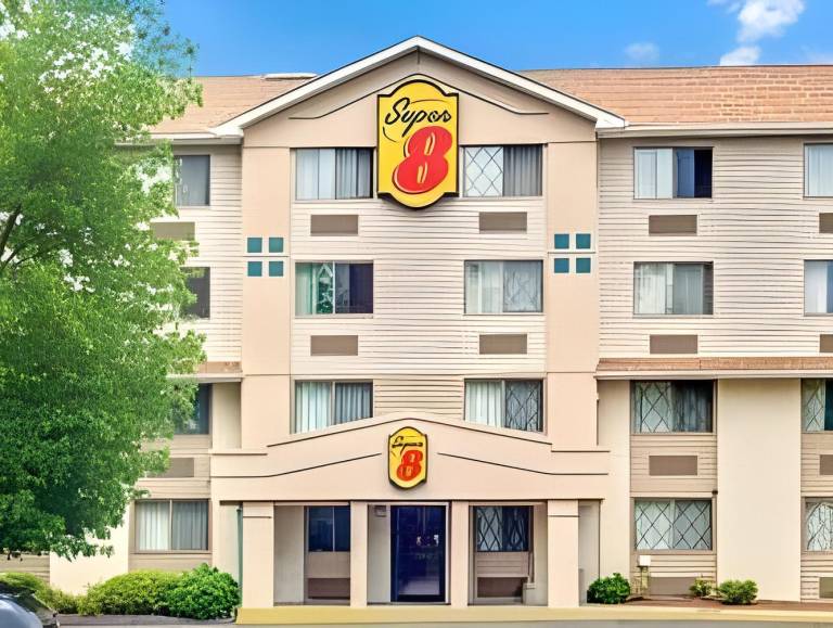 Super 8 by Wyndham Stamford New York City Area
