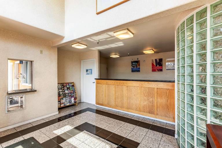 Motel 6 Stockton, CA - East — photo 5