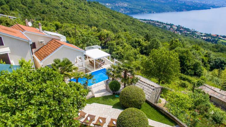 Fully equipped villa with private pool, patio & yard | Pets are welcome — photo 4