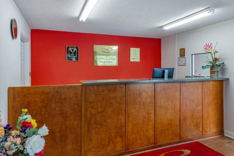 Econo Lodge & Suites Southern Pines - Pinehurst — photo 4