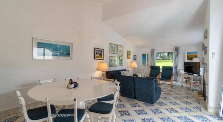 Beautiful rental apartment with terrace, private pool & yard | Beach nearby | Pets allowed — photo 3