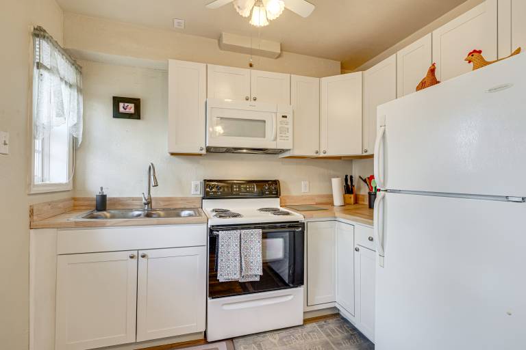 1 Mi to Downtown Pueblo! Cat-Friendly Condo — photo 3