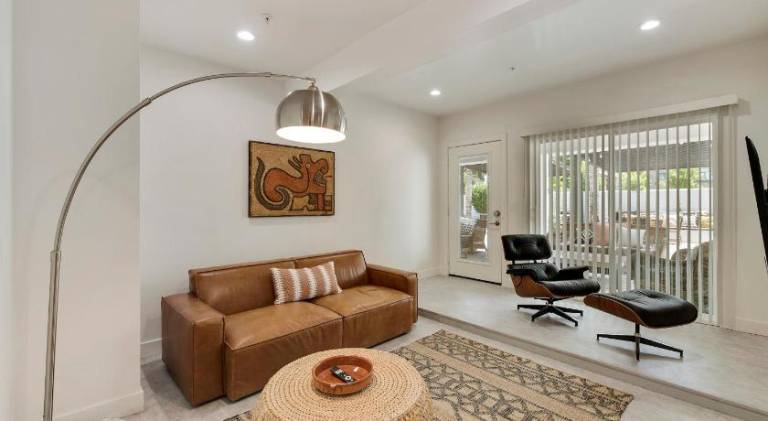 Apartment with patio, garden & hot tub — photo 4