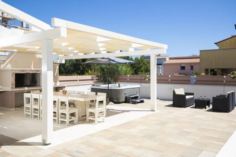 Villa with private pool, BBQ & patio | Water view — photo 4