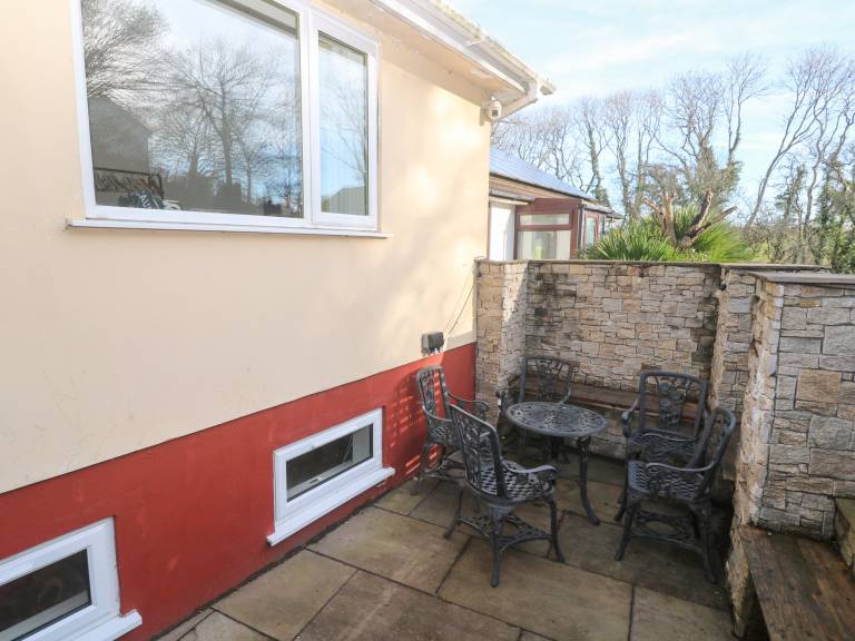 Cottage with garden — photo 3