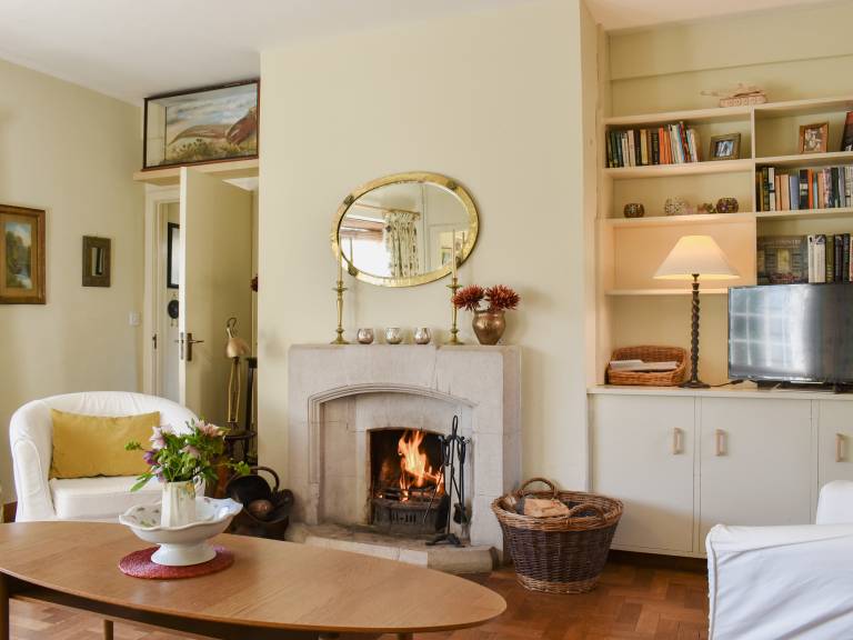 Cottage with yard & grill in Taunton