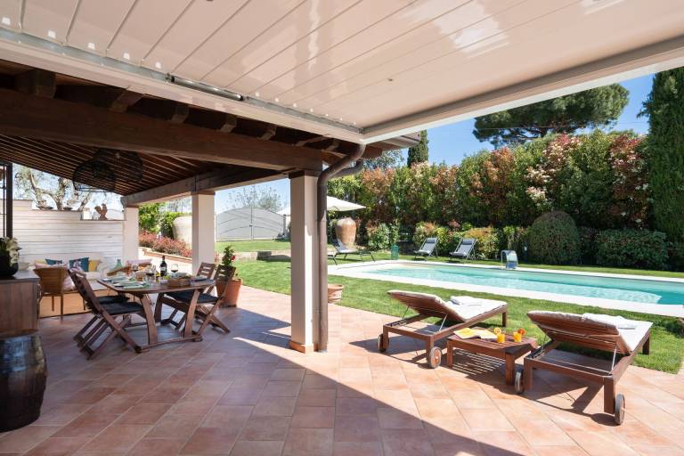 Villa with garden, BBQ & private pool — photo 4
