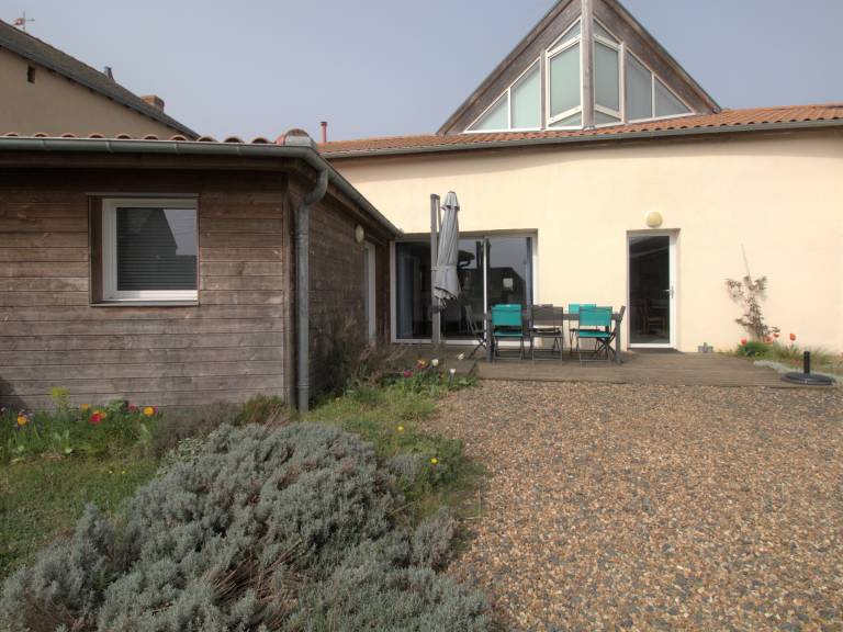 Cottage with barbeque in Cholet