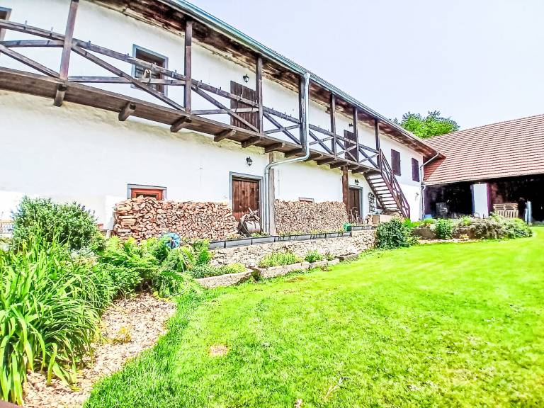 Beautiful rental apartment with yard, pool & BBQ | Pets allowed — photo 5