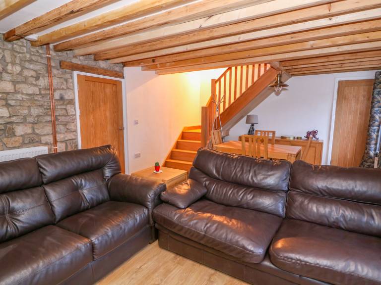Family-friendly cottage with jacuzzi & yard | Pets are welcome — photo 5