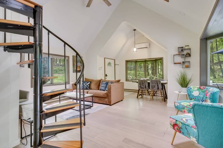 South Salem Vacation Rental w Furnished Deck