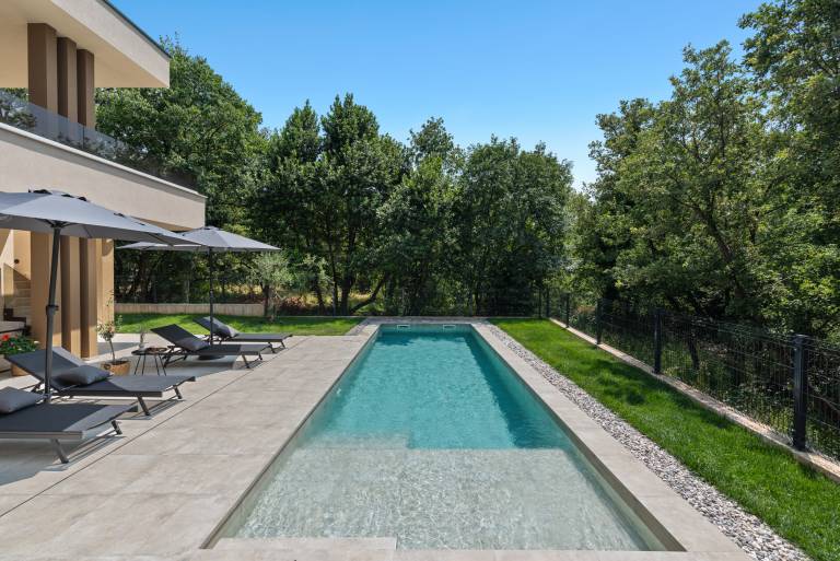 Villa with BBQ & heated pool — photo 3