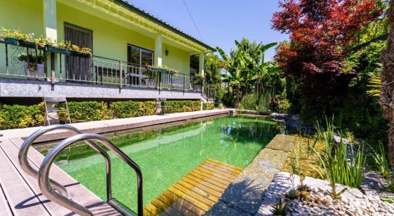 Vacation home with terrace, grill & yard in Braga
