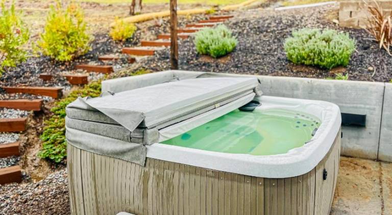 Vacation home with jacuzzi in Sonoma, CA
