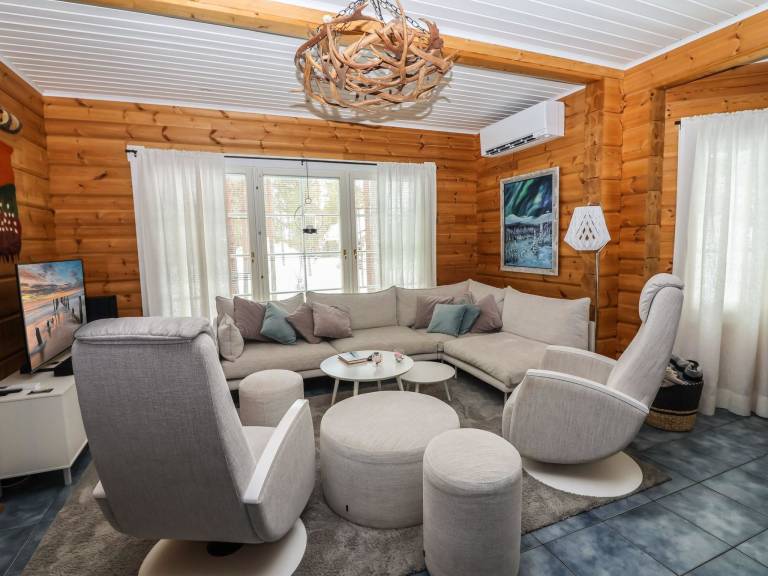 Pleasant vacation home with sauna | Pet-friendly — photo 3