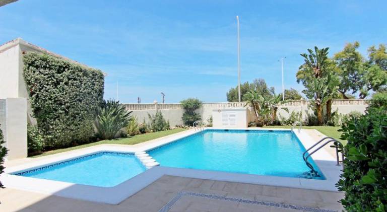Apartment with pool — photo 5