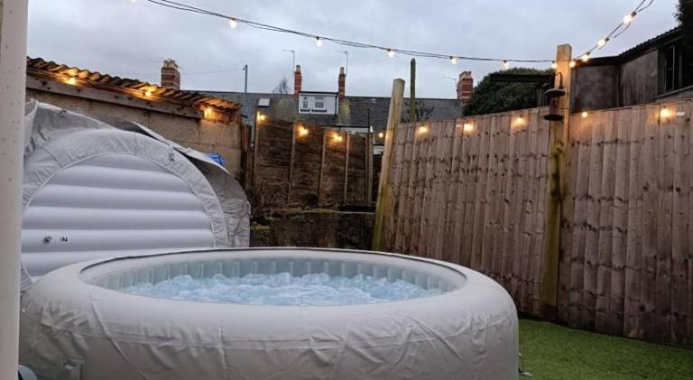 Lovely rental apartment with hot tub | Close to Cardiff Castle | Dogs allowed — photo 4