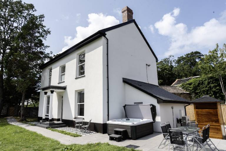 House with jacuzzi & sauna | Suitable for remote work in Bideford