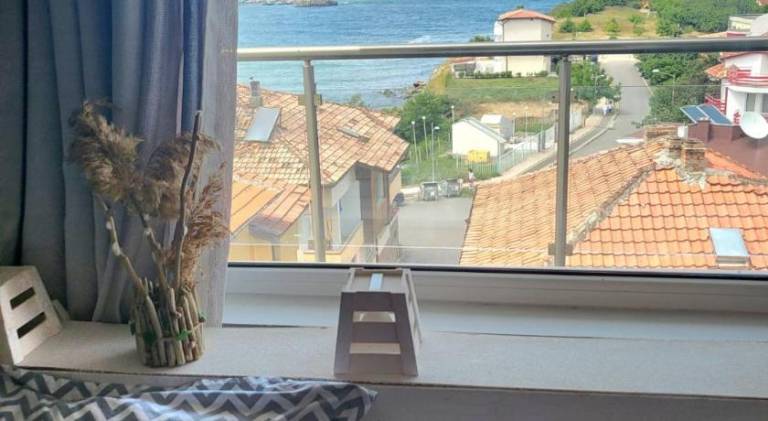 Apartment with BBQ, patio & yard in Burgas