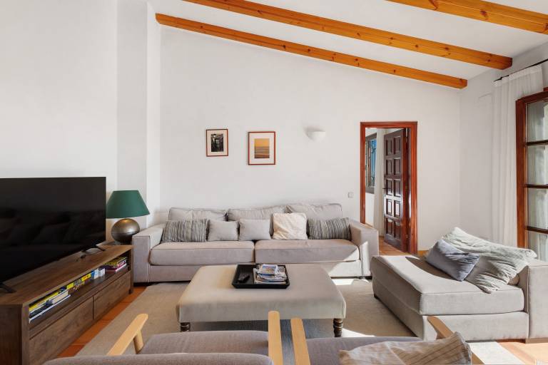 House with pool, garden & terrace | Beach view | Suitable for remote work — photo 5