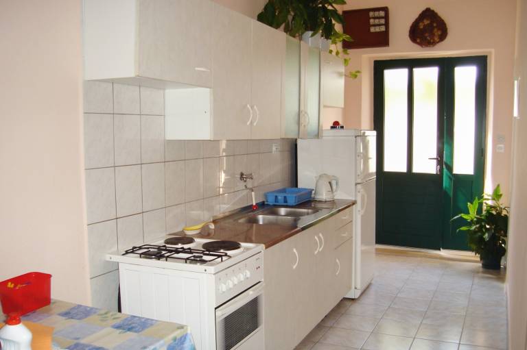 Two bedroom apartment near beach Sućuraj, Hvar (A-136-a) — photo 3