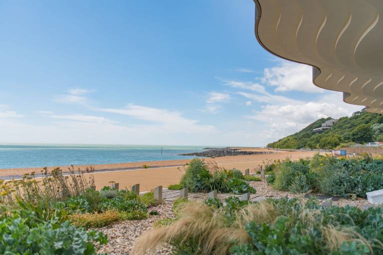 Shoreline Beach House — photo 3