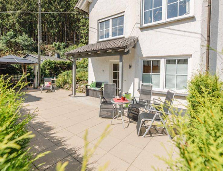 Holiday apartment with patio, yard & BBQ | Mountain view in Eslohe