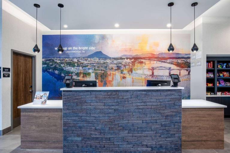 La Quinta Inn & Suites by Wyndham Chattanooga Downtown/South — photo 3