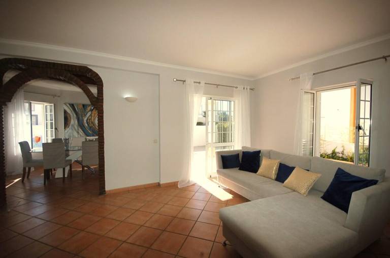 Fully equipped charming villa with yard, grill & pool | Perfect for remote work | Pets are welcome — photo 2
