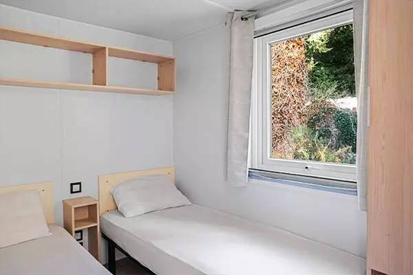 Camping La Grainetière - Mobile home Comfort 2 bdr. 4 pers. Covered Decking A/C TV — photo 5