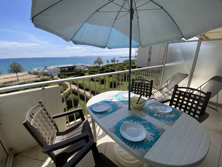 Lavandou apartment with sea view terrace and parking — photo 4